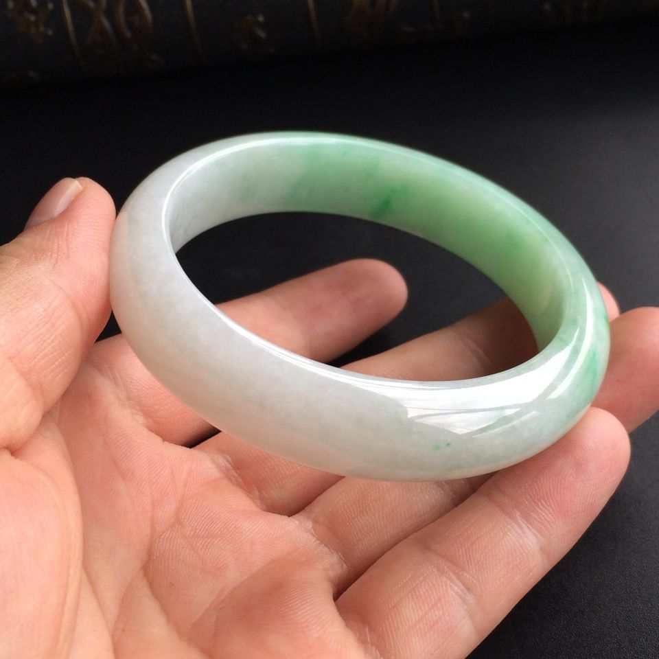 (超值推荐)糯冰种飘翠手镯(57.5mm)