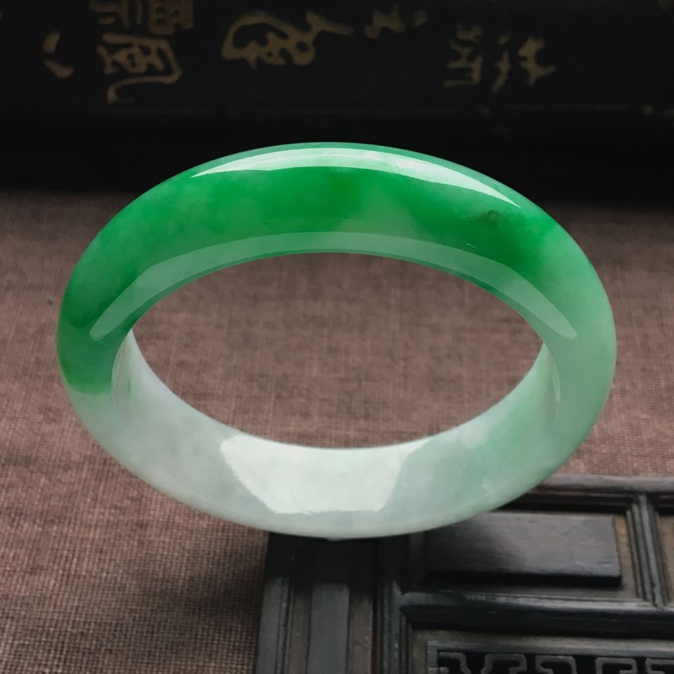 （超值推荐）糯冰种飘阳绿手镯（55.2mm）
