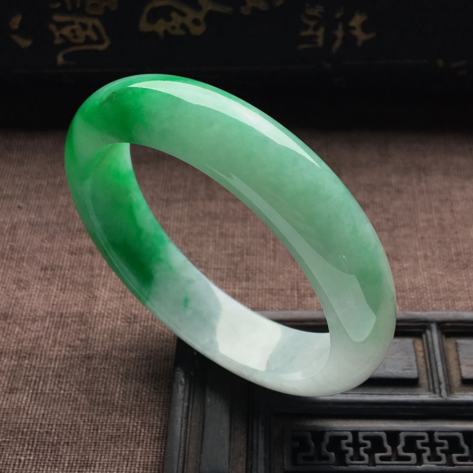（超值推荐）糯冰种飘阳绿手镯（55.2mm）