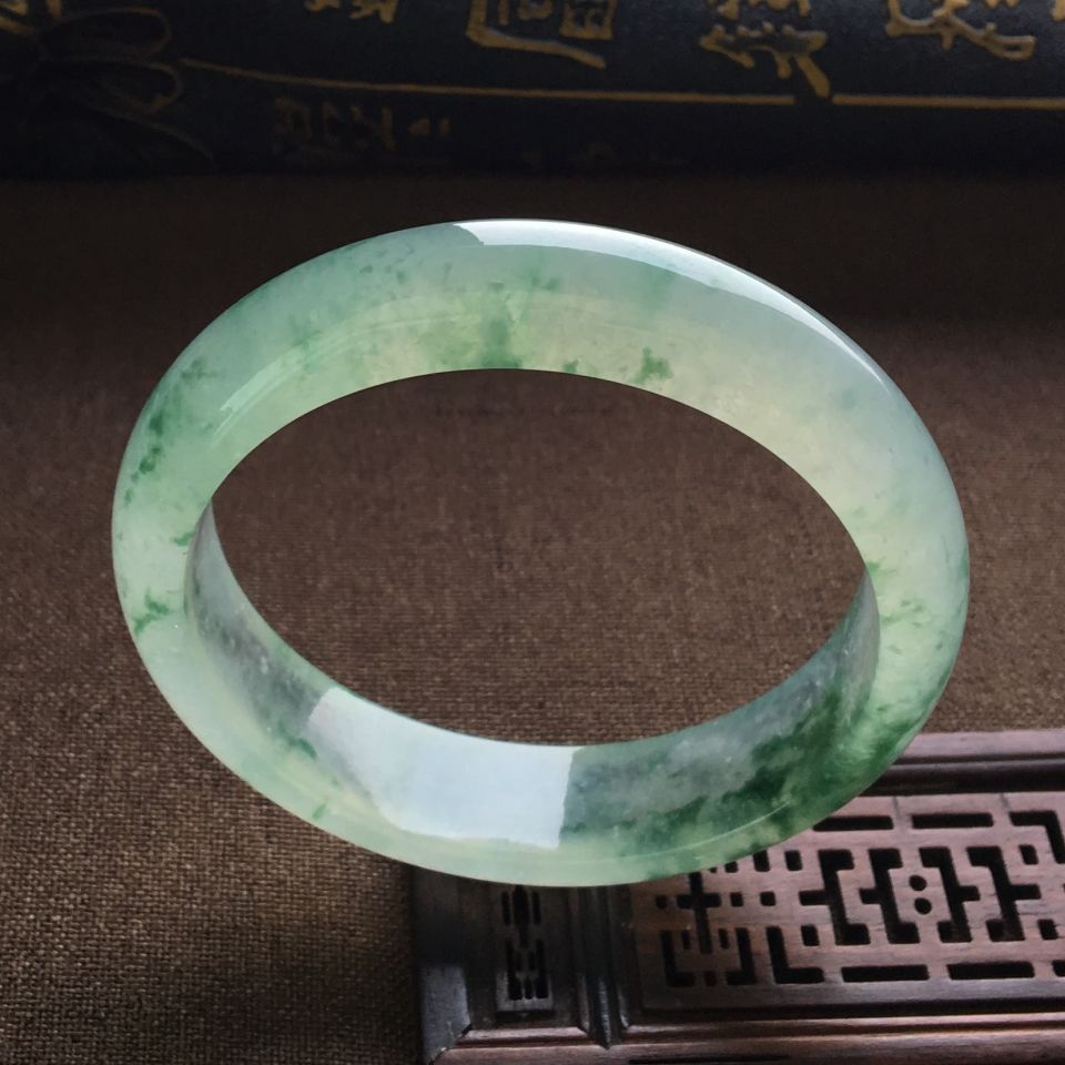 (超值推荐)冰种飘花手镯(58.8mm)