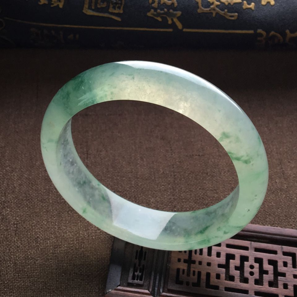 (超值推荐)冰种飘花手镯(58.8mm)