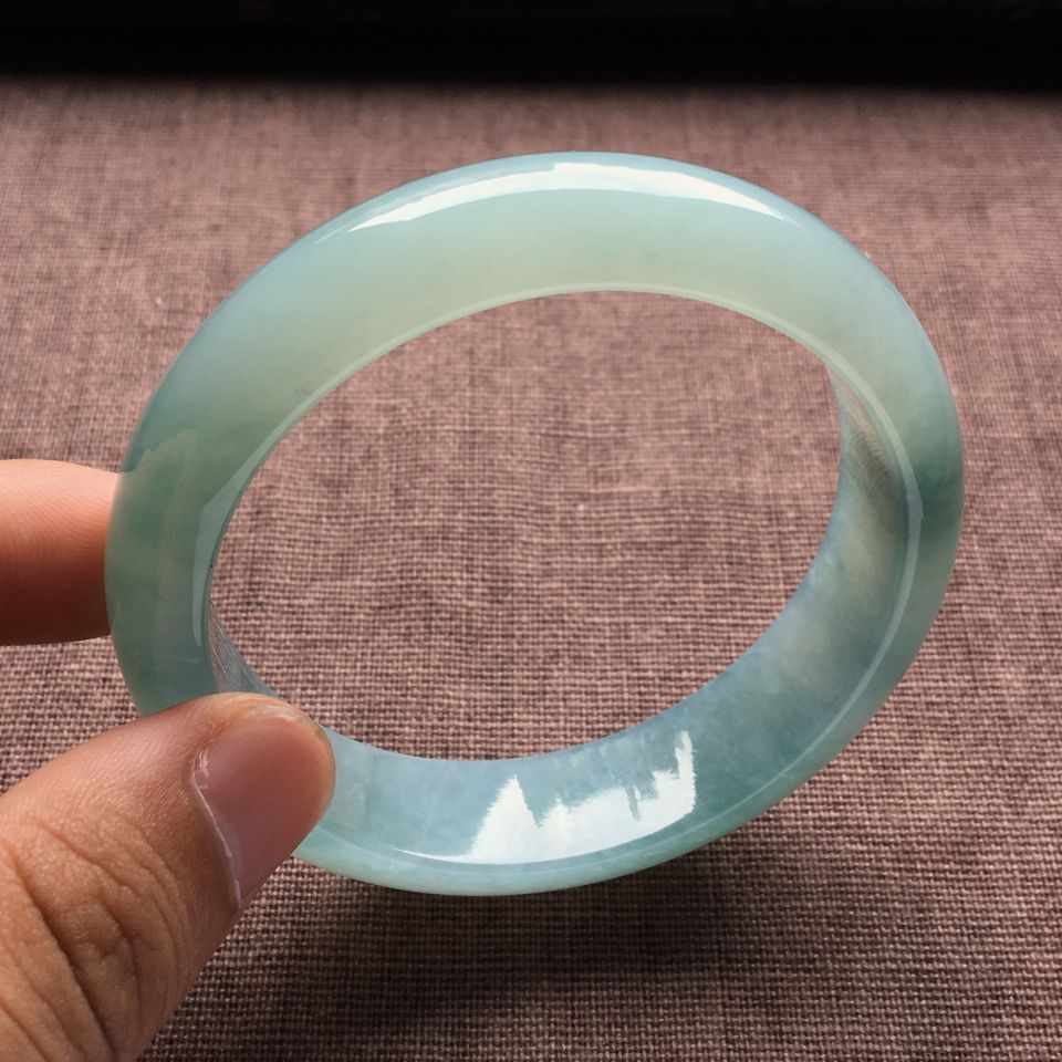 （超值推荐）糯冰种晴水略飘花手镯（57mm）