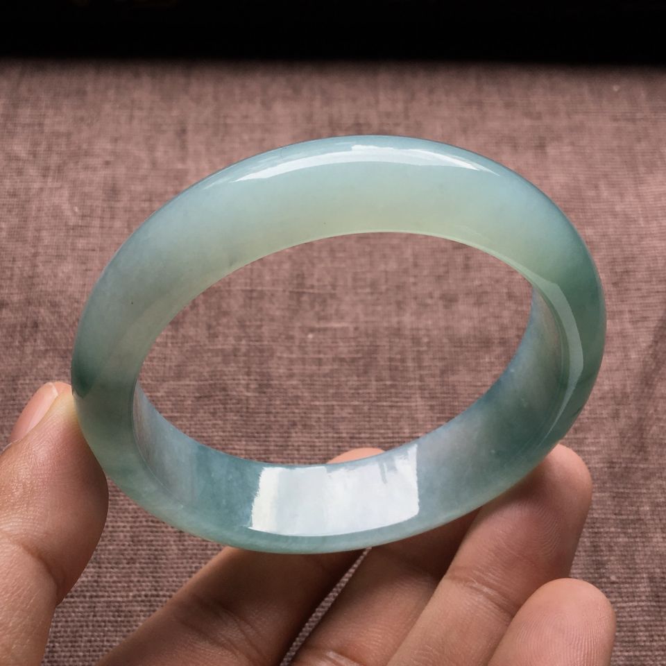 （超值推荐）糯冰种晴水略飘花手镯（57mm）