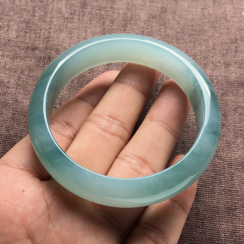 （超值推荐）糯冰种晴水略飘花手镯（57mm）
