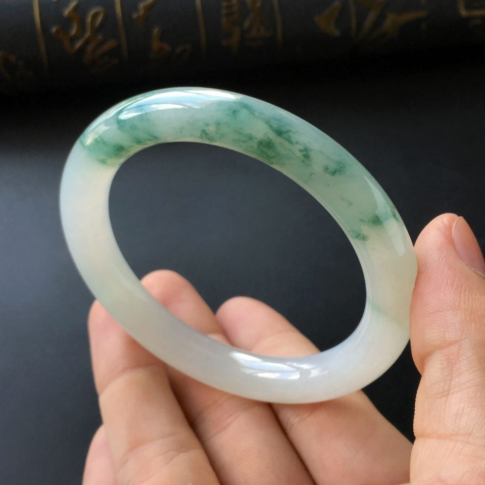 (超值推荐)糯冰种飘花圆条手镯(55.6mm)