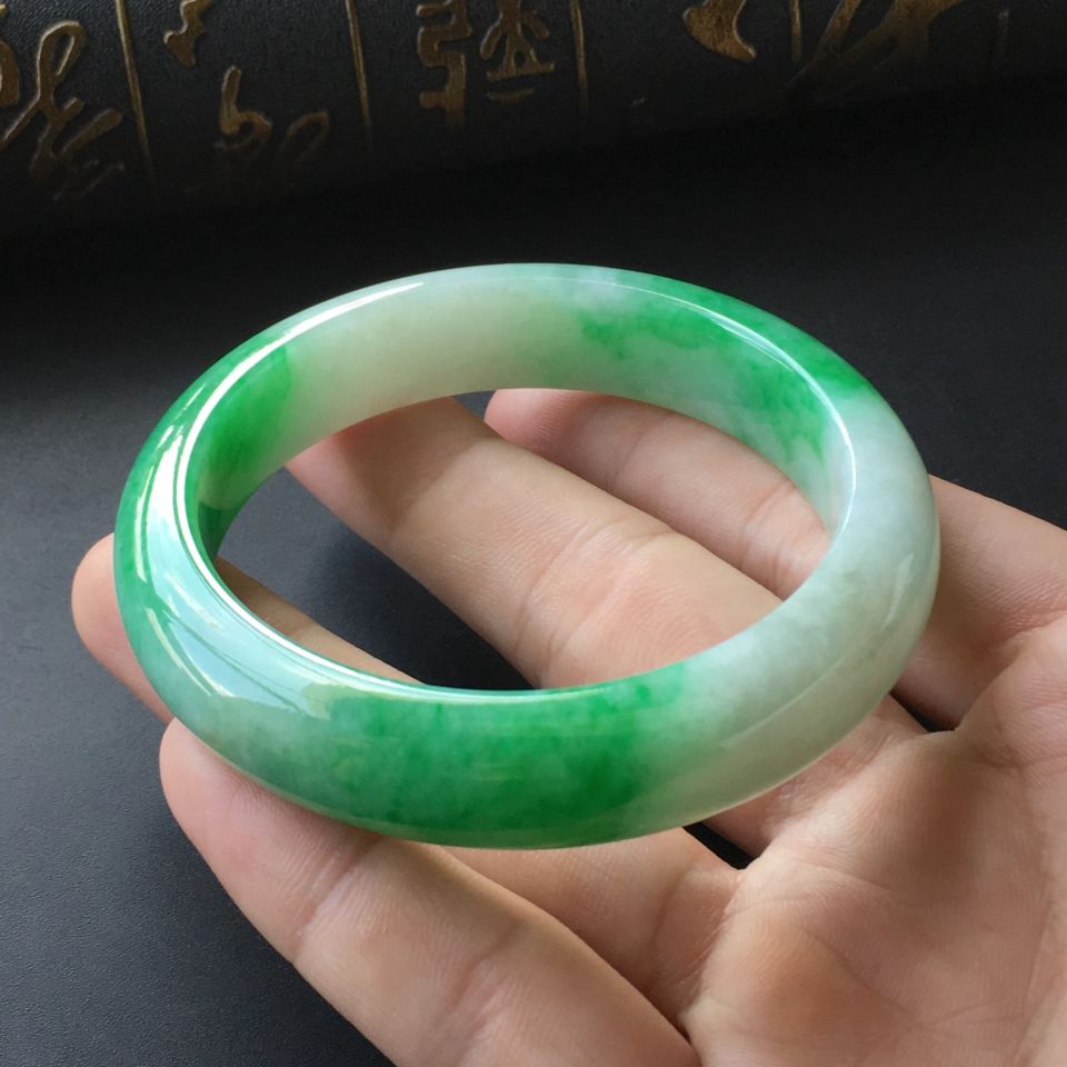 (超值推荐)糯冰种飘翠手镯(57mm)