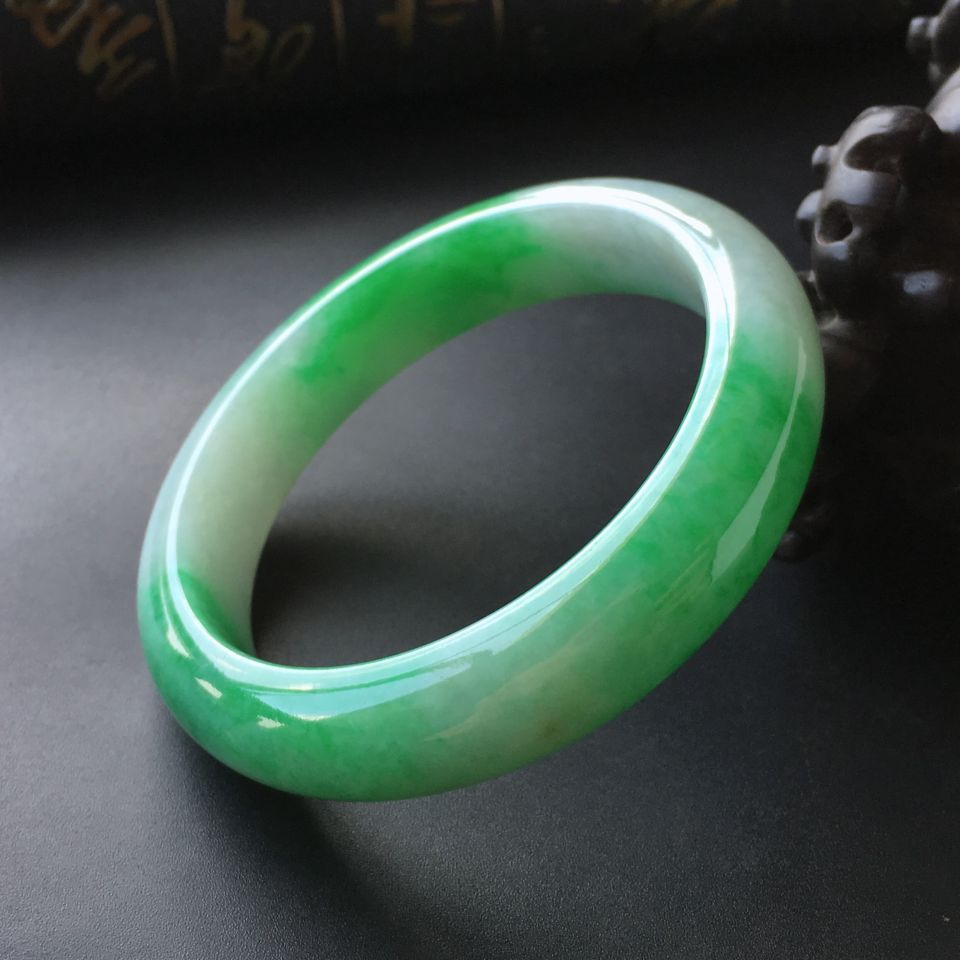 (超值推荐)糯冰种飘翠手镯(57mm)