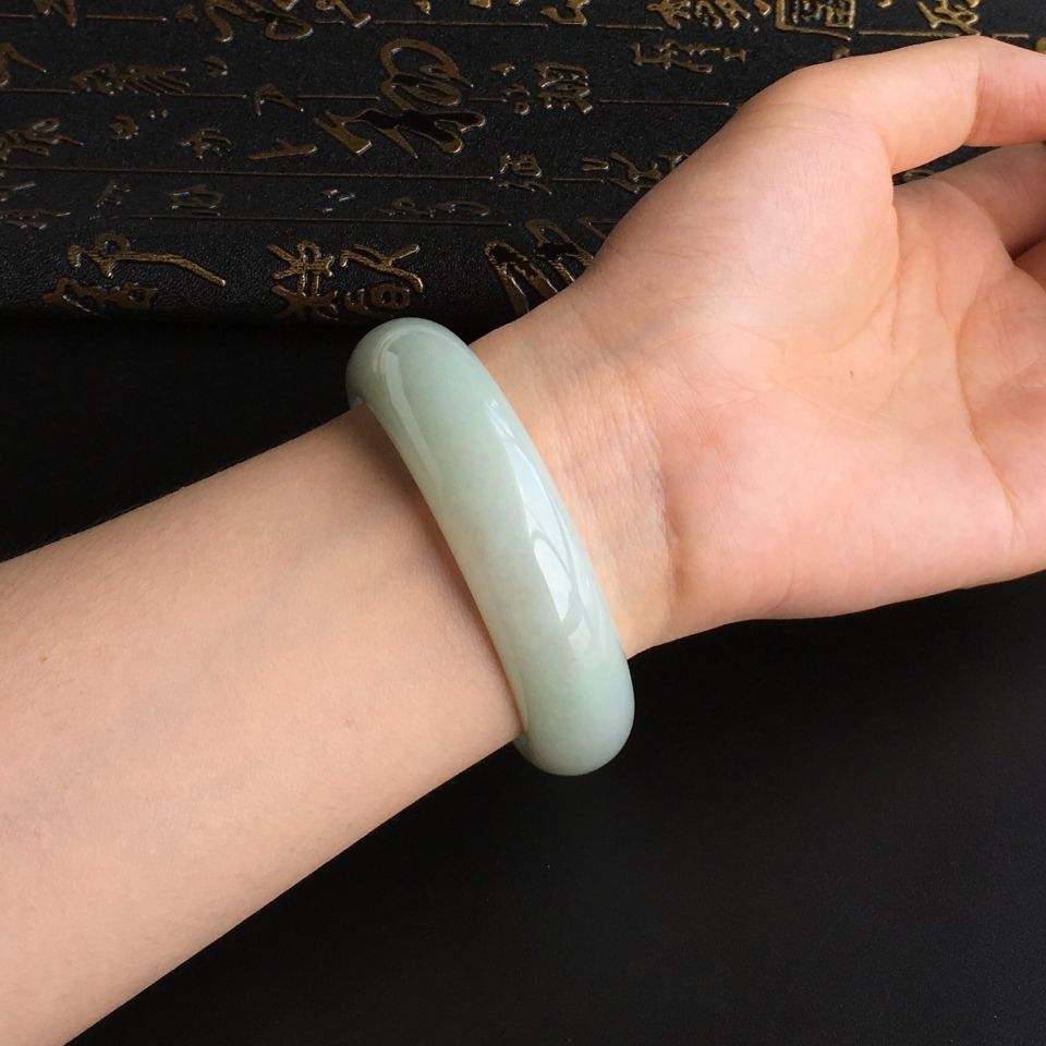 (超值推荐)糯冰种晴水手镯(57.8mm)