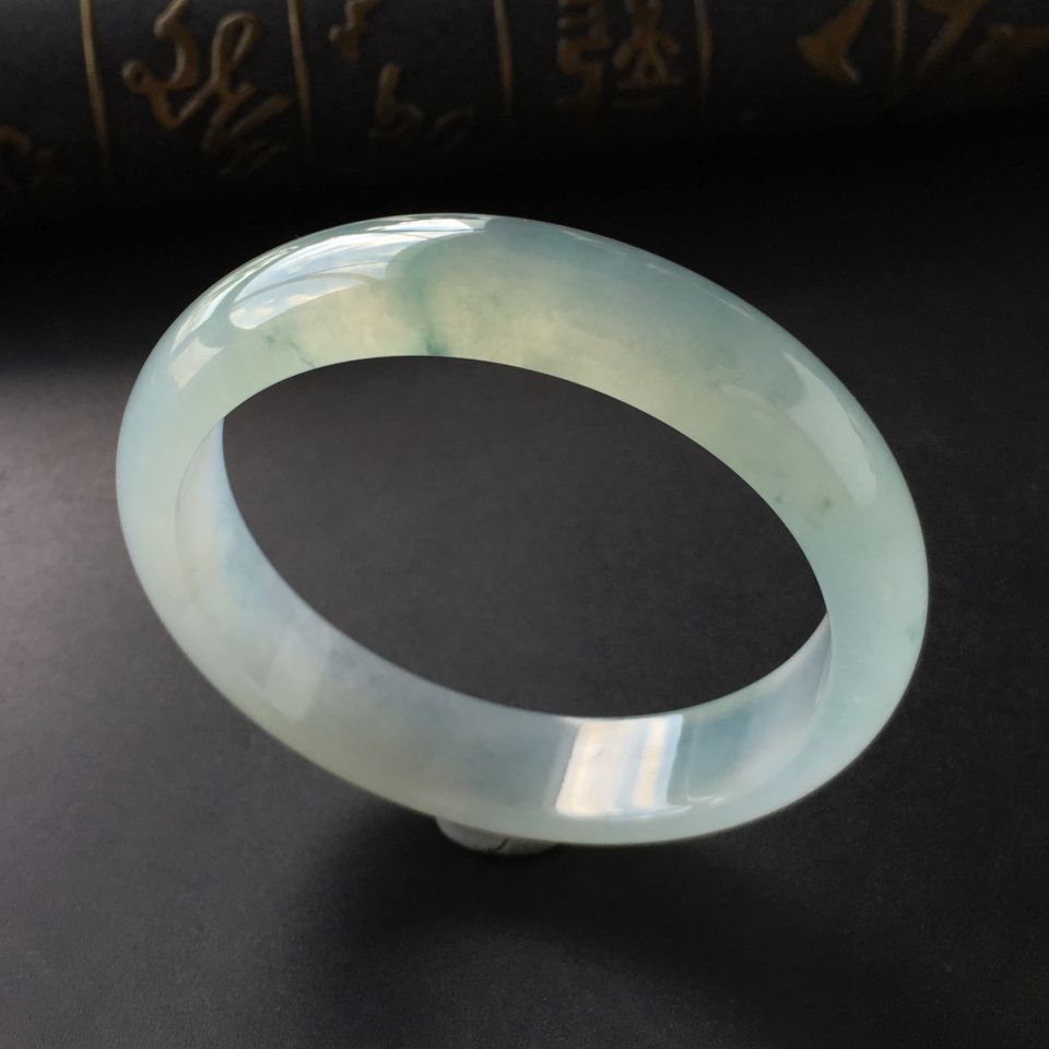 (超值推荐)冰种略飘花手镯(55.3mm)