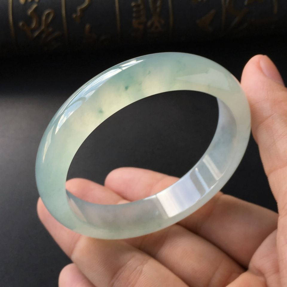 (超值推荐)冰种略飘花手镯(55.3mm)