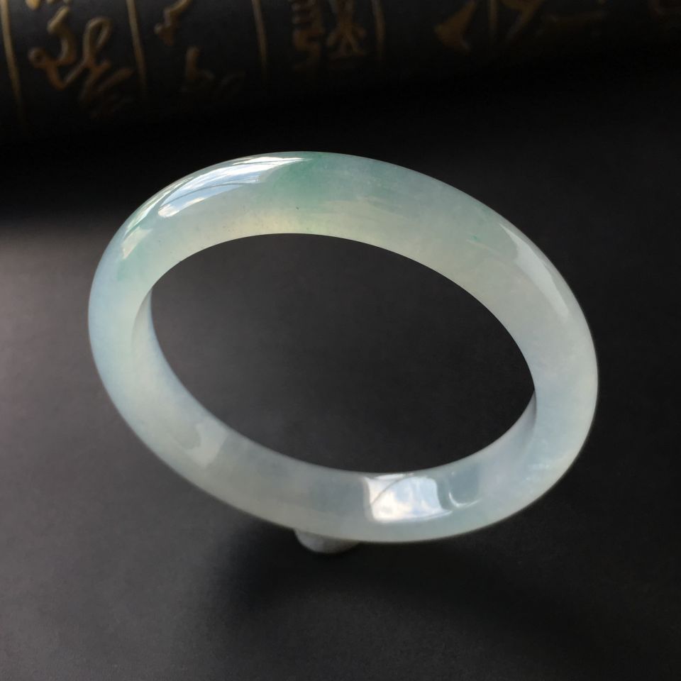 (超值推荐)冰种略飘翠手镯(54mm)
