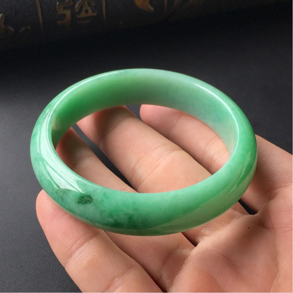 (超值推荐)糯冰种飘翠手镯(55.1mm)