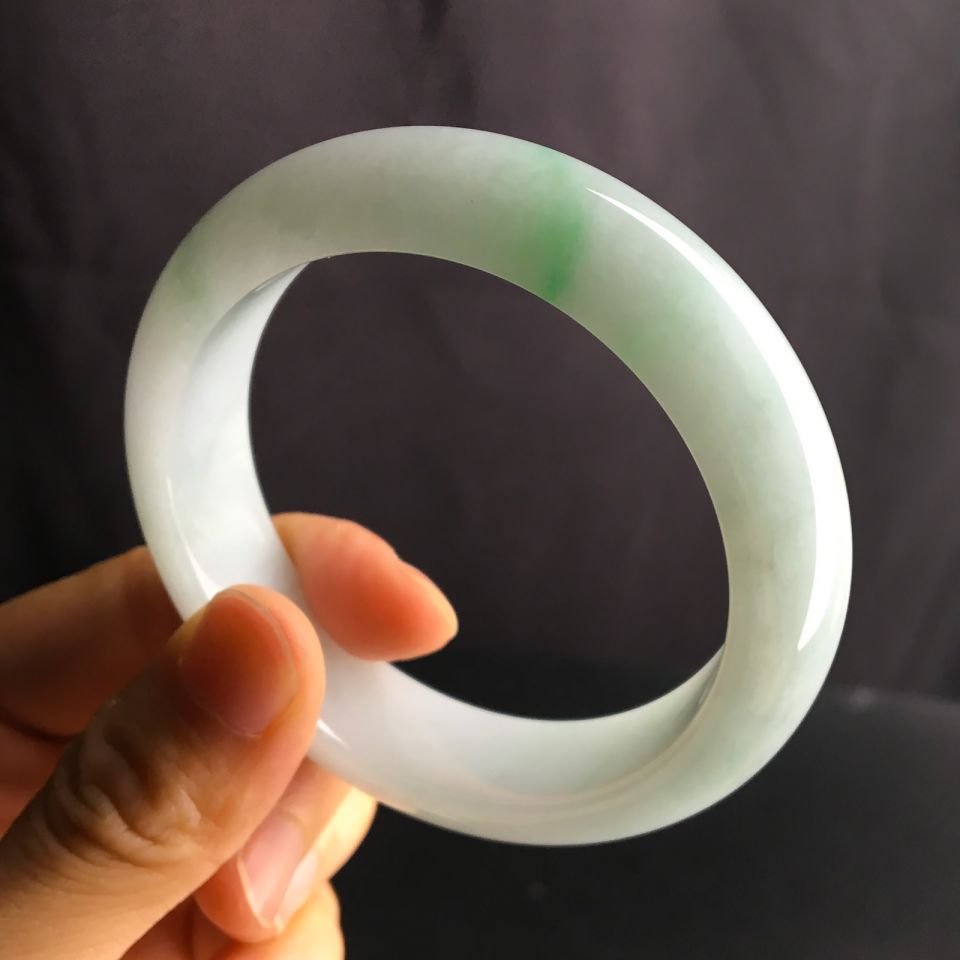 (超值推荐)糯冰种飘翠手镯(55.3mm)