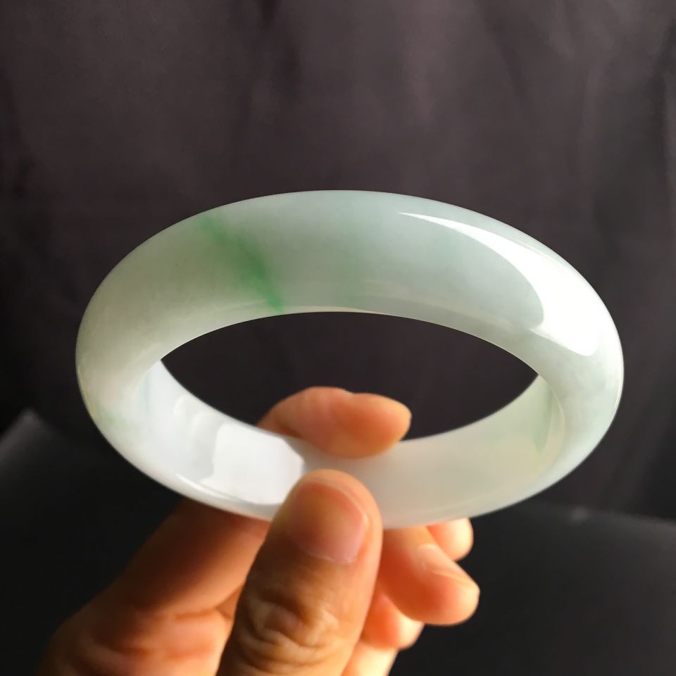 (超值推荐)糯冰种飘翠手镯(55.3mm)