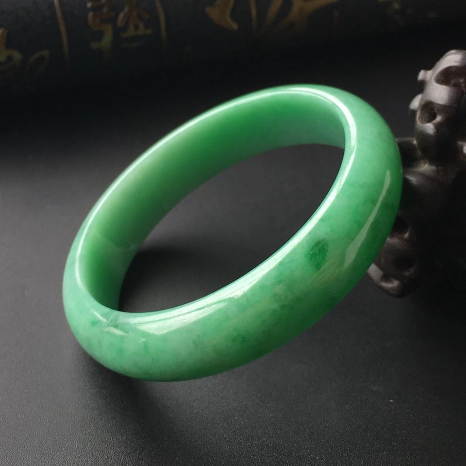 (超值推荐)糯冰种飘翠手镯(55.1mm)