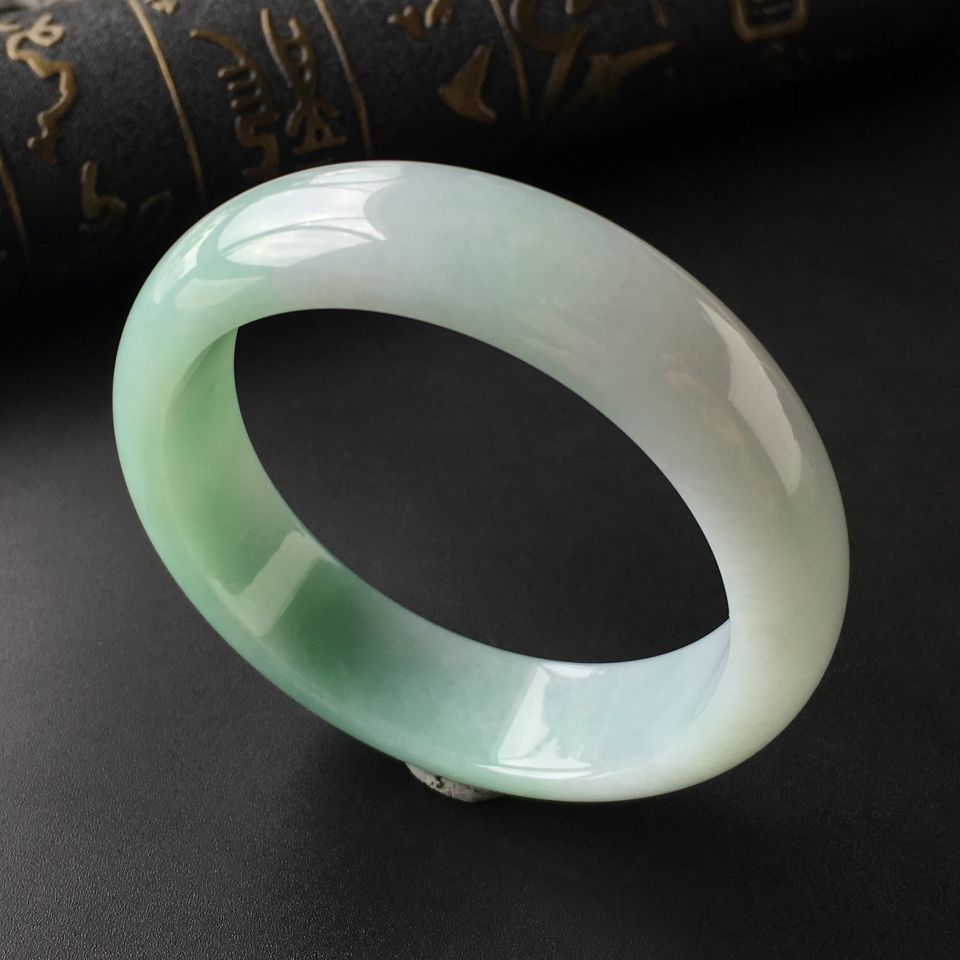 (超值推荐)糯冰种晴水手镯(56.7mm)