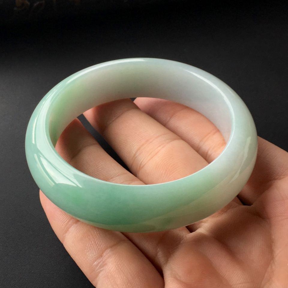 (超值推荐)糯冰种晴水手镯(56.7mm)