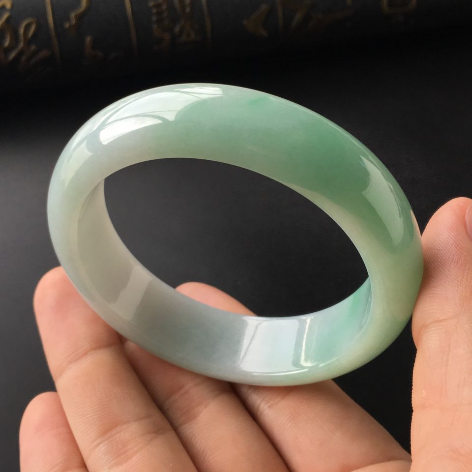 (超值推荐)糯冰种晴水手镯(56.7mm)