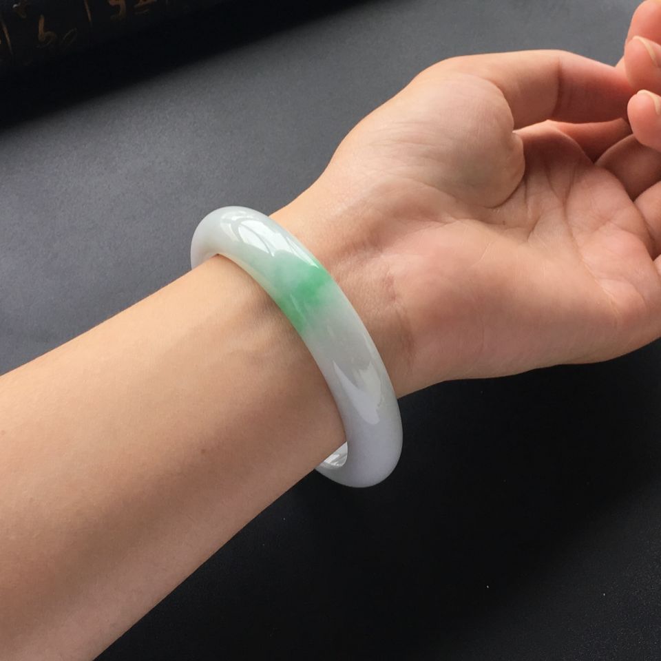 (超值推荐)糯冰种飘翠手镯(58.3mm)