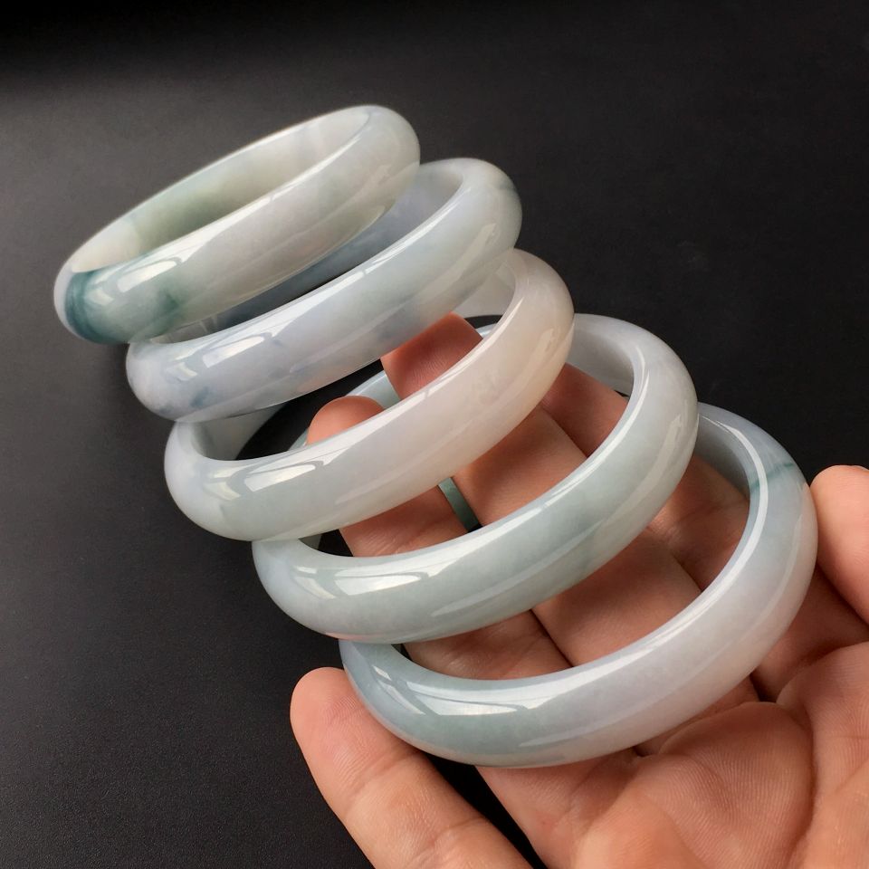 (超值推荐)糯冰种飘花手镯(一批走)