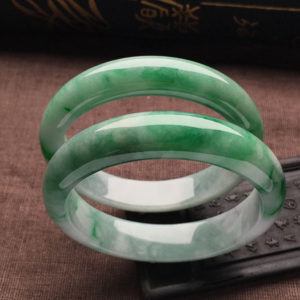 （超值推荐）糯冰种飘翠手镯一对（55.8mm）