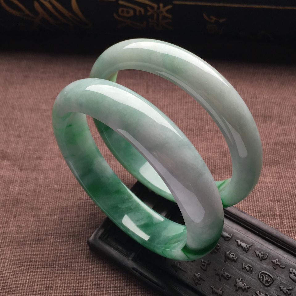（超值推荐）糯冰种飘翠手镯一对（55.8mm）