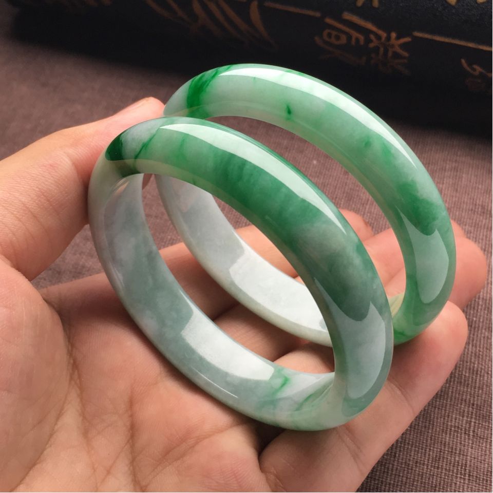 （超值推荐）糯冰种飘翠手镯一对（55.8mm）