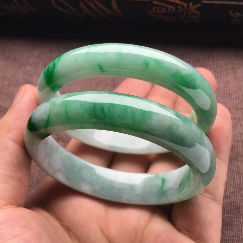 （超值推荐）糯冰种飘翠手镯一对（55.8mm）