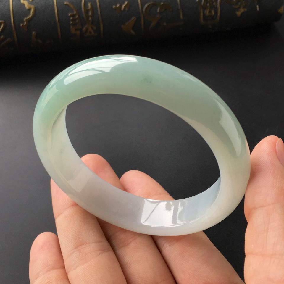 (超值推荐)糯冰种晴水手镯(60.5mm)