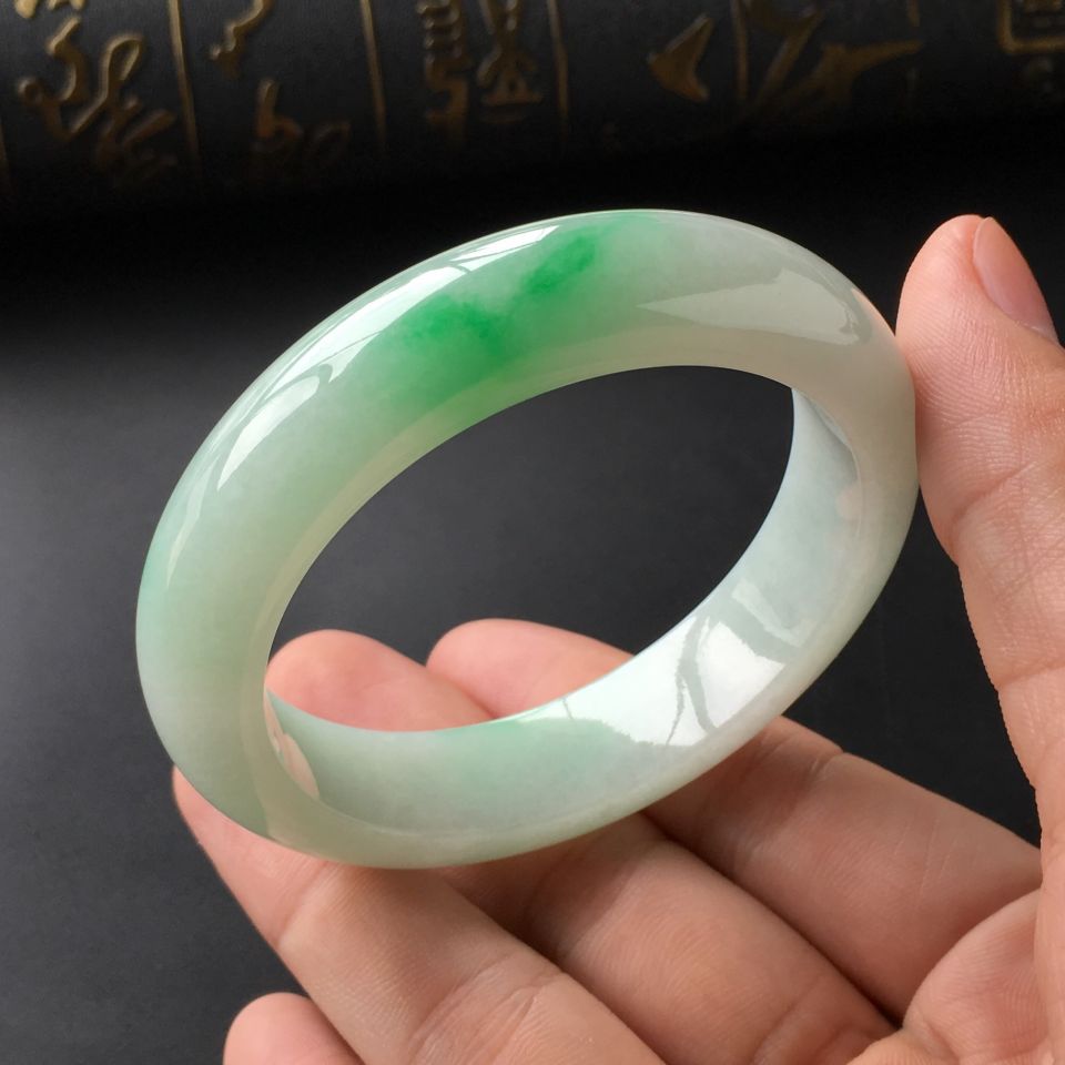 (超值推荐)糯冰种飘翠手镯(53.3mm)