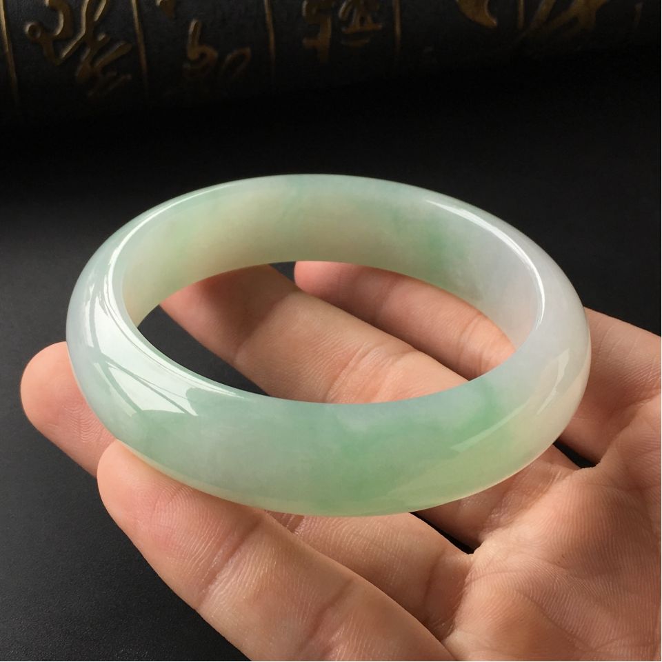 (超值推荐)糯冰种晴水略飘花手镯(57.6mm)