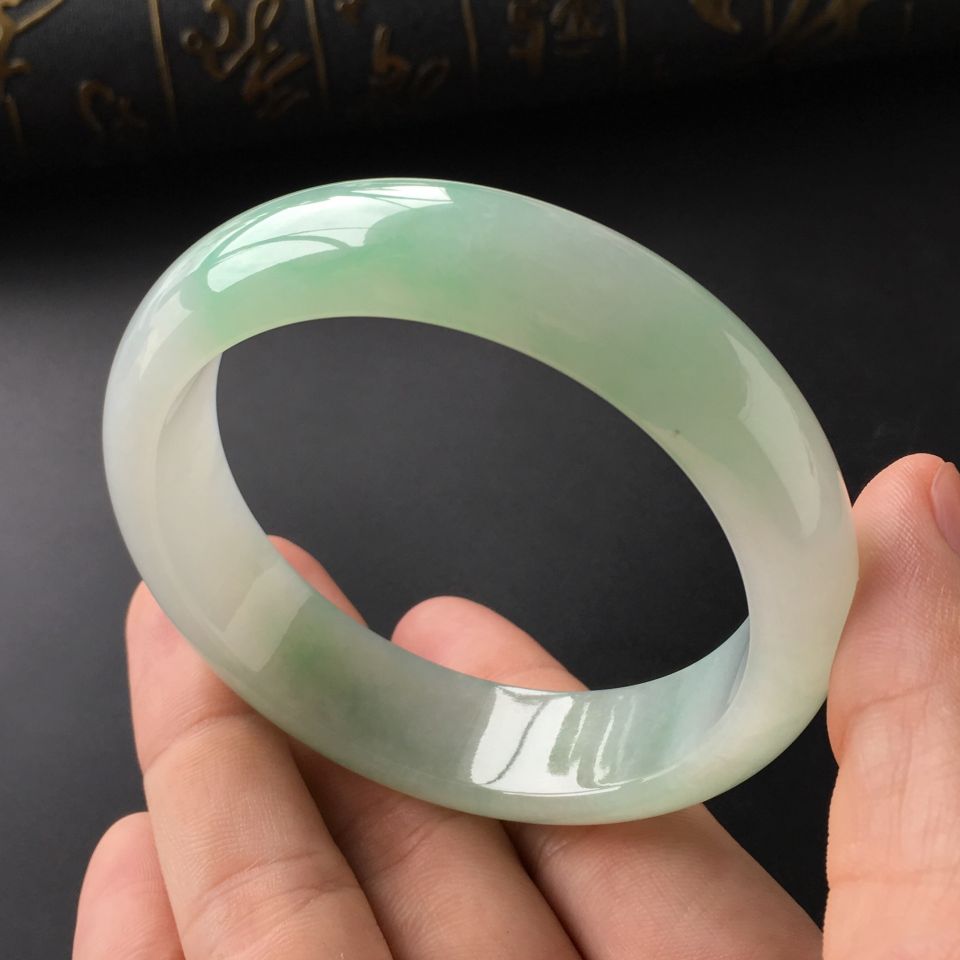 (超值推荐)糯冰种晴水略飘花手镯(57.6mm)