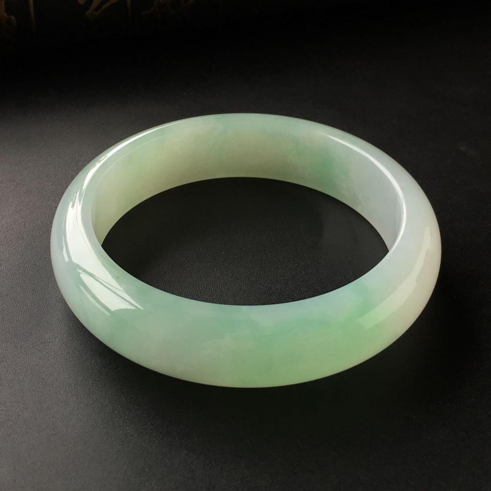 (超值推荐)糯冰种晴水略飘花手镯(57.6mm)