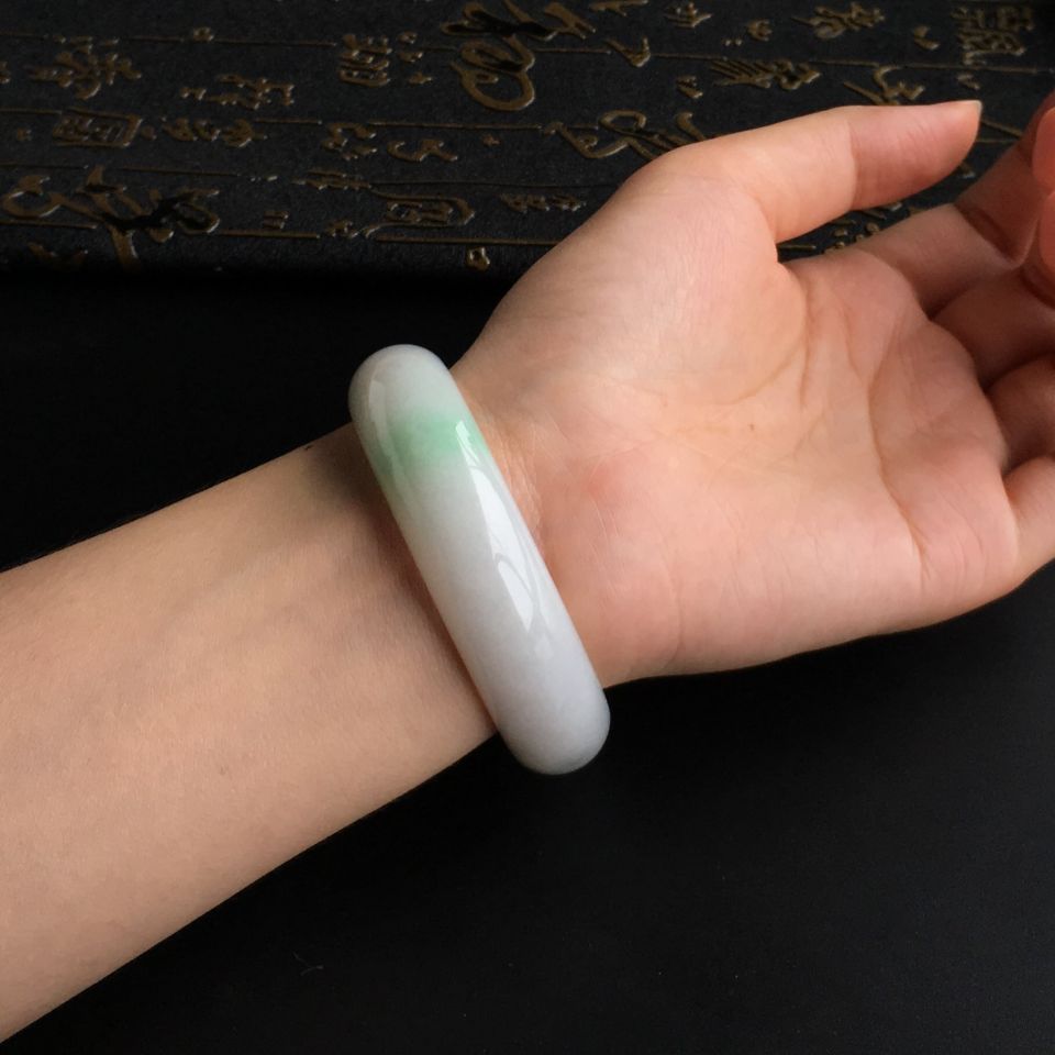 (超值推荐)糯冰种飘翠手镯(56.2mm)