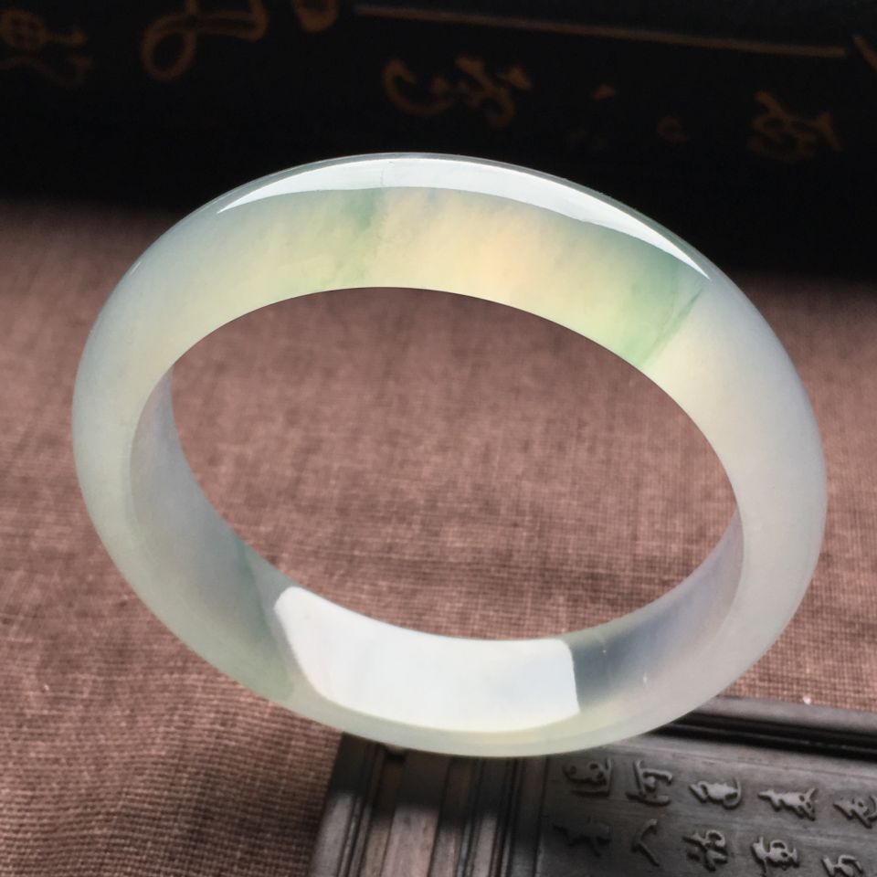 （超值推荐）冰种略飘花手镯（55.2mm）