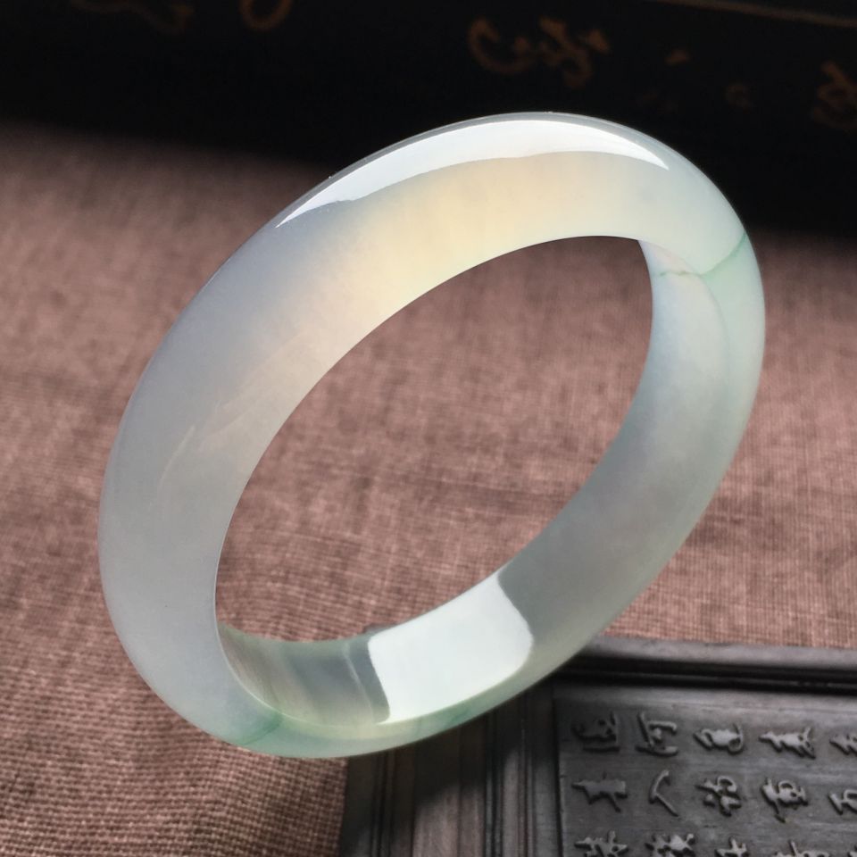 （超值推荐）冰种略飘花手镯（55.2mm）