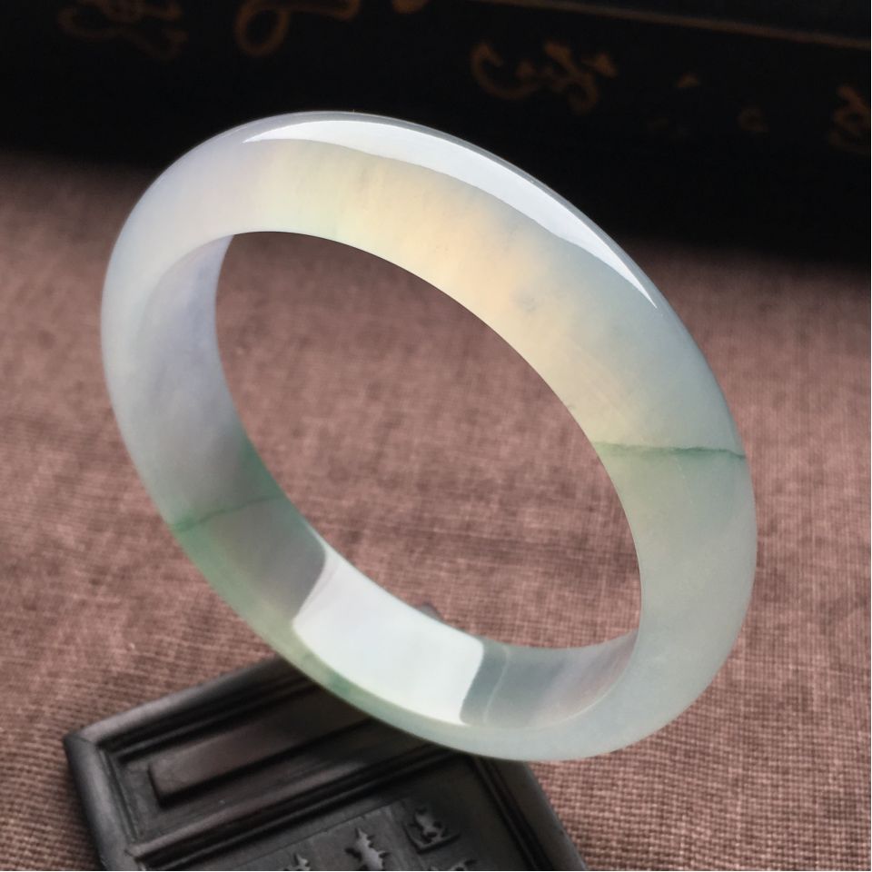 （超值推荐）冰种略飘花手镯（55.2mm）