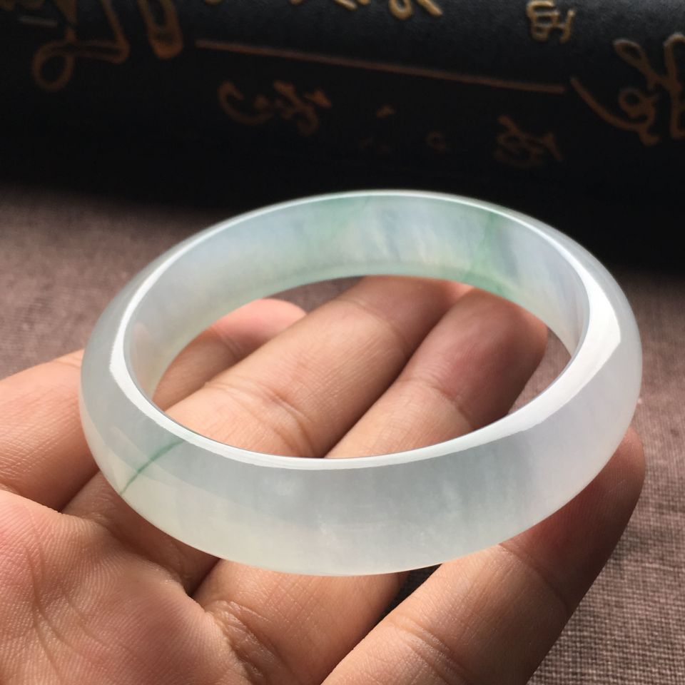（超值推荐）冰种略飘花手镯（55.2mm）