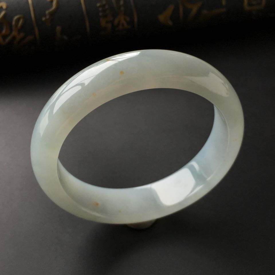 (超值推荐)糯冰种晴水略飘黄花手镯(55.3mm)