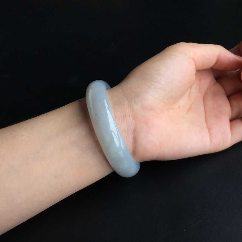 (超值推荐)糯冰种晴水略飘黄花手镯(55.3mm)
