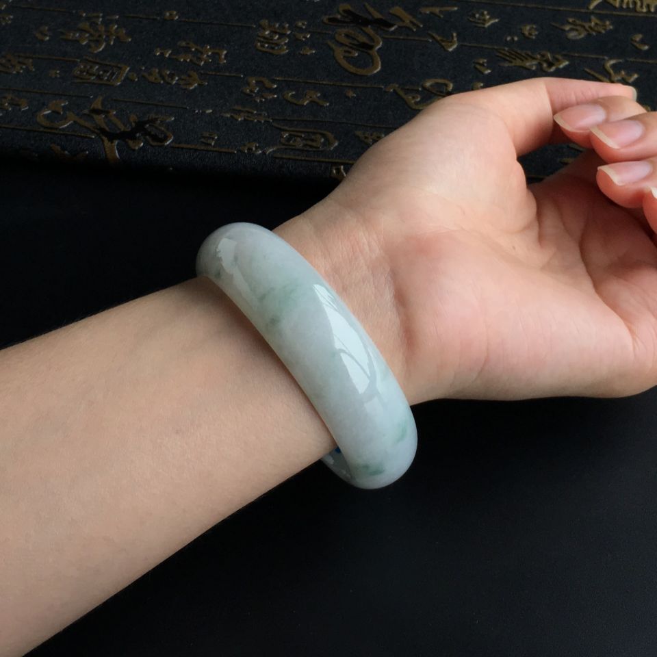 (超值推荐)糯冰种飘花手镯(56.7mm)