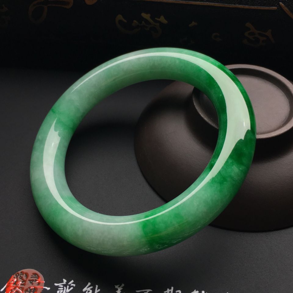 （超值推荐）糯冰种飘阳绿圆条手镯（57mm）