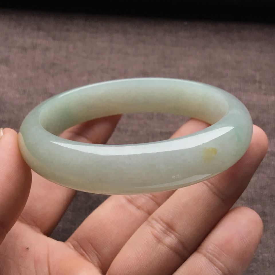 （超值推荐）糯冰种淡晴水略飘翠手镯（57.1mm）