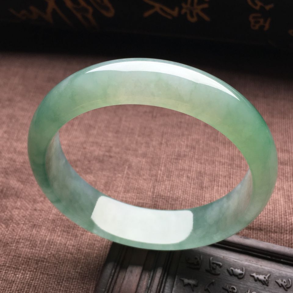 （超值推荐）冰种晴水略飘花手镯（55.2mm）