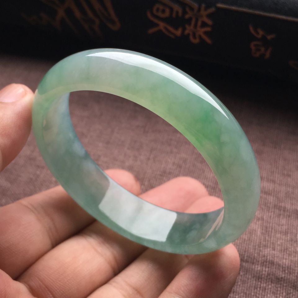 （超值推荐）冰种晴水略飘花手镯（55.2mm）