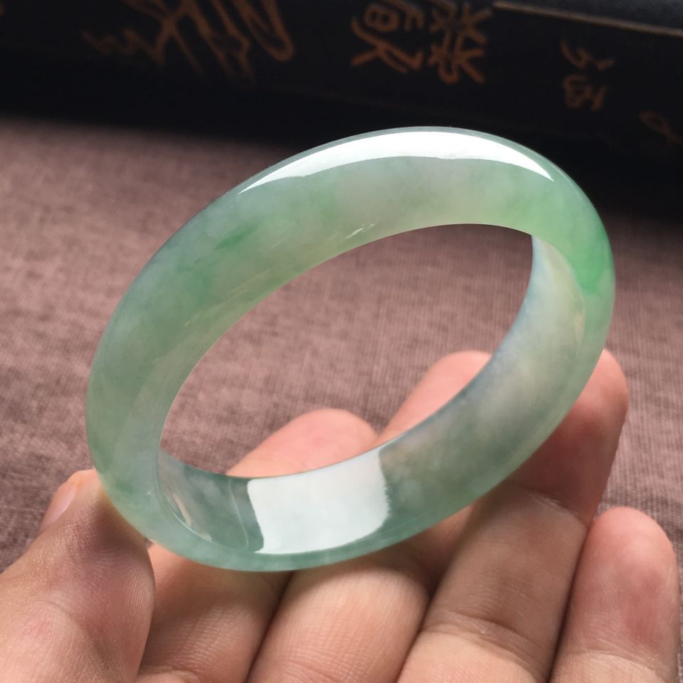 （超值推荐）冰种晴水略飘花手镯（55.2mm）