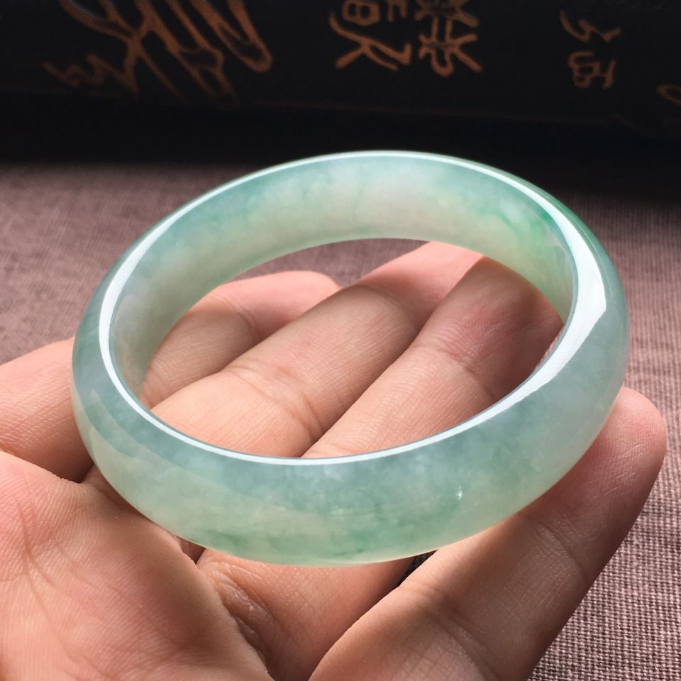 （超值推荐）冰种晴水略飘花手镯（55.2mm）