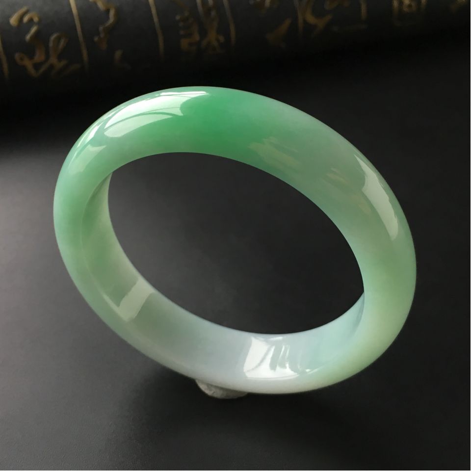 (超值推荐)糯冰种飘翠手镯(56.7mm)