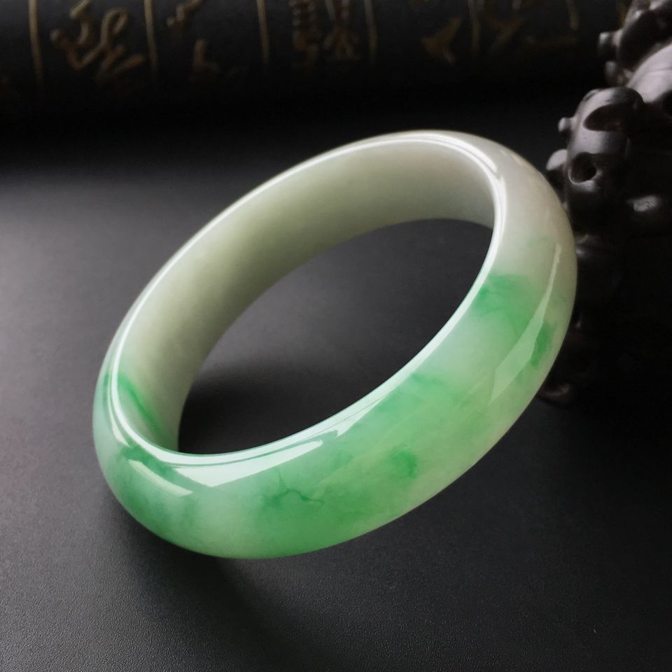 (超值推荐)糯冰种飘翠手镯(58.2mm)