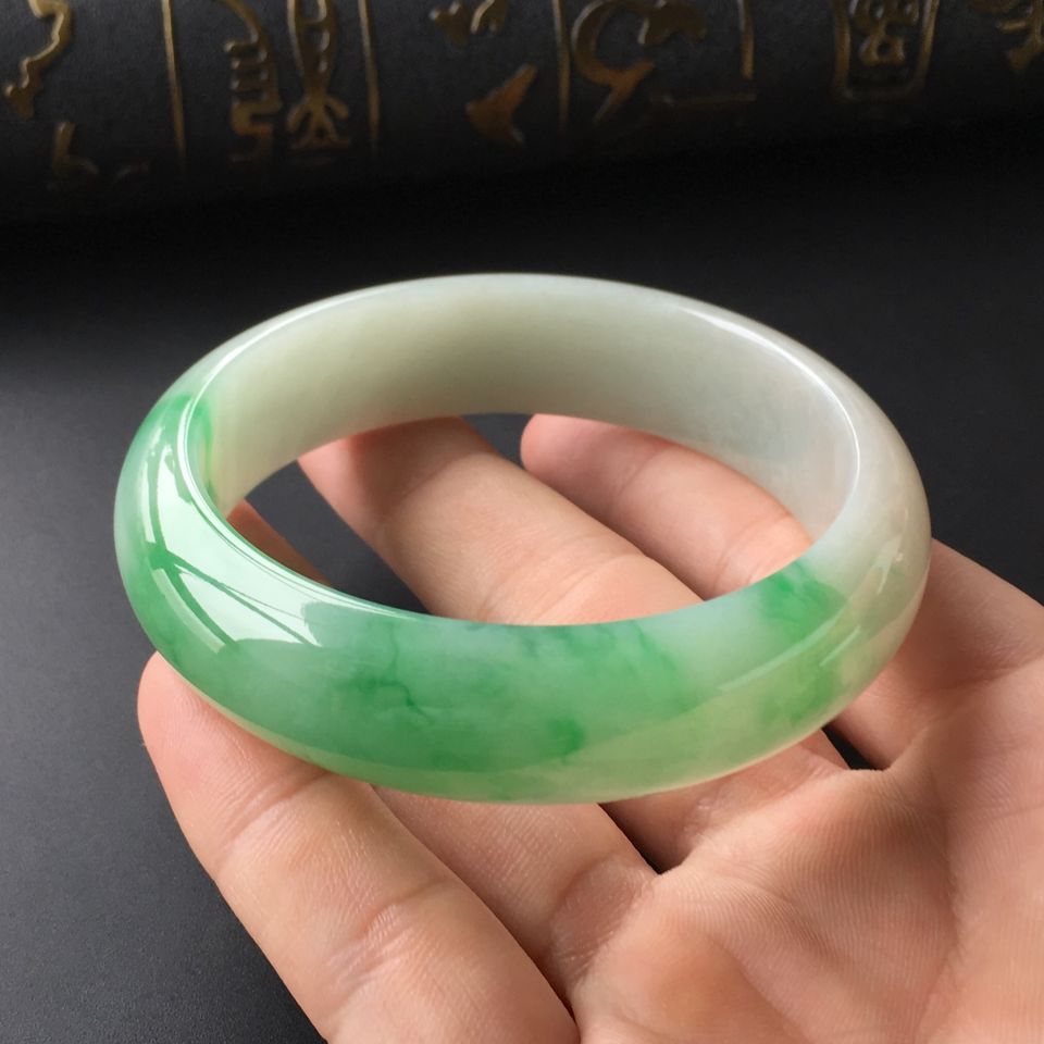 (超值推荐)糯冰种飘翠手镯(58.2mm)